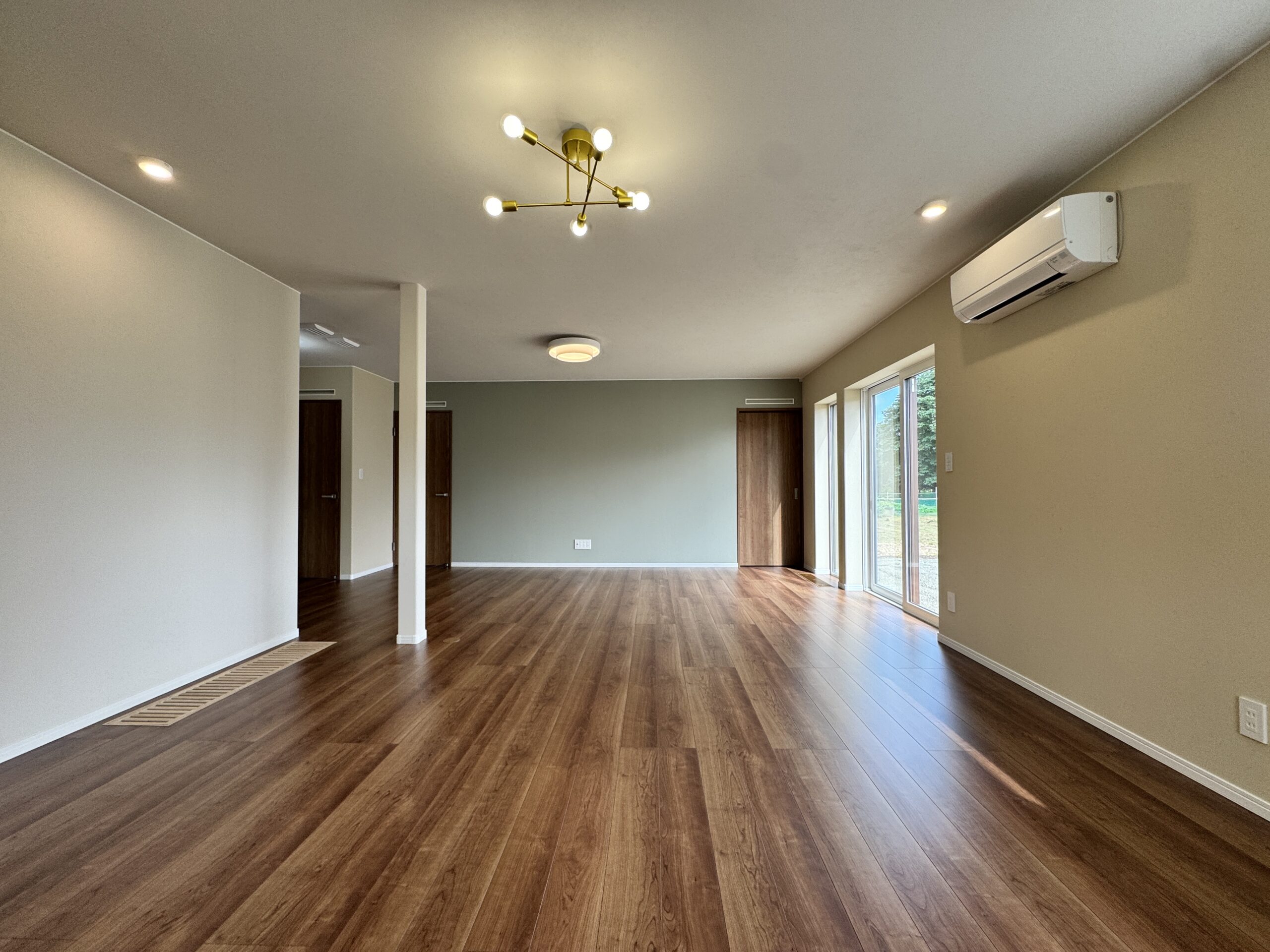 家族団らんしながら自然と暮らすなぎの家スライダー画像