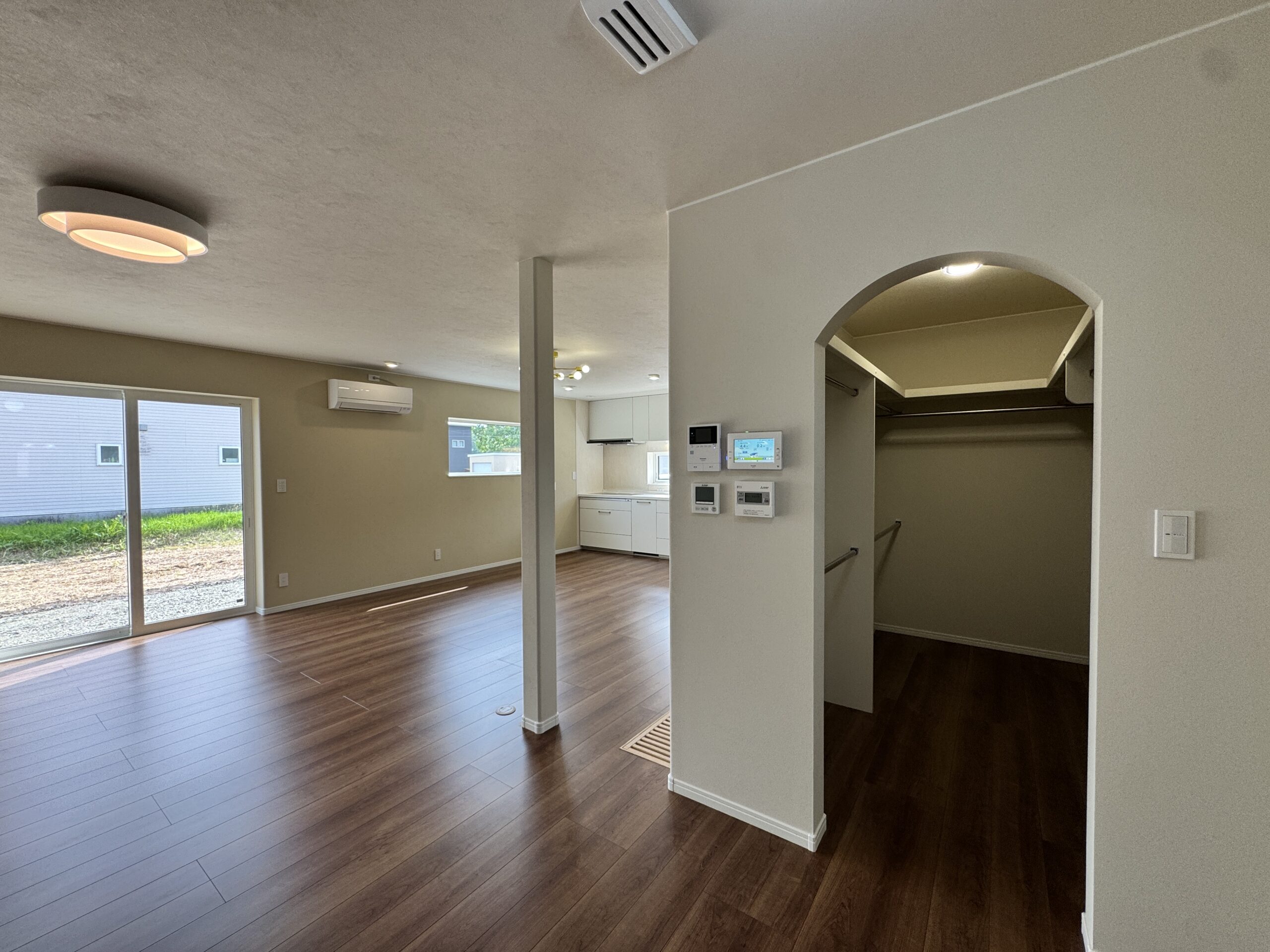 家族団らんしながら自然と暮らすなぎの家スライダー画像